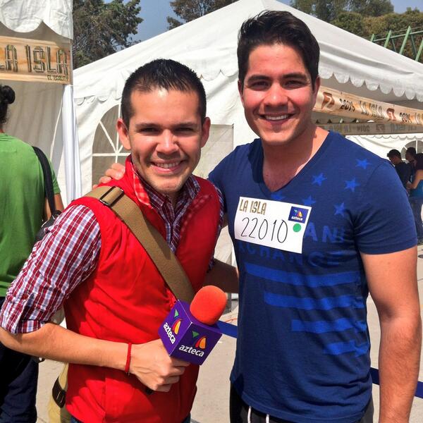 Navarro_Hector's tweet photo. Miren quien esta haciendo el casting de la @IslaReality del grupo @NorteOficial @PacoZazueta ¡Ahí tienen! http://t.co/sYlT09xImC