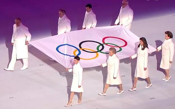 ARTEM_KLYUSHIN's tweet photo. Великолепная восьмерка и Олимпийский флаг  #Russia #Sochi2014 #OlympicGames2014 #ОЛИМПИАДА #Olimpics2014 http://t.co/J5NM1vFgot