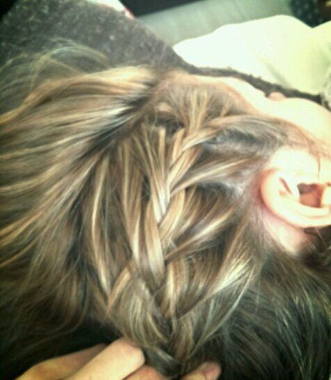 LVailloE's tweet photo. Rubia que sólo se deja peinar cuando duerme. Mía. @Arancha_Or http://t.co/jcGYk2pR68