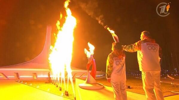 Факел современные игры зажигается. Олимпийской огонь в Сочи 2014 Третьяк и Роднина.