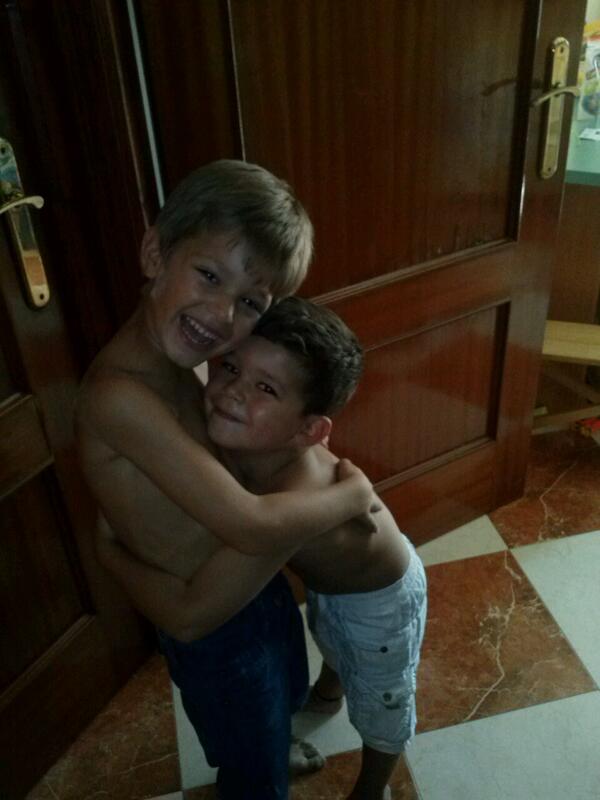 JuanaEmilio's tweet photo. Guapooooooo mis niño http://t.co/ybT4FI7rhR