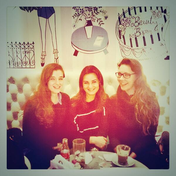 Recorriendo Madrid hemos encontrado nuestro rinconcito #cute #love #amigues #reencuentro #Madrid #vacas @abalúbar