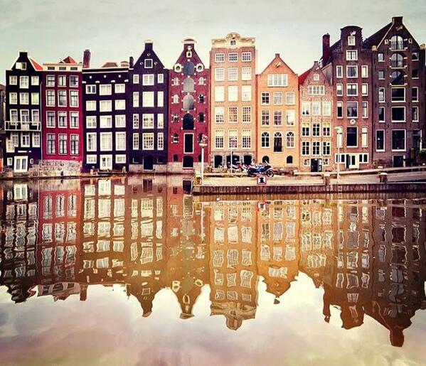 _Paisajes_'s tweet photo. Amsterdam #canal #reflex http://t.co/VB2NNWuAUh