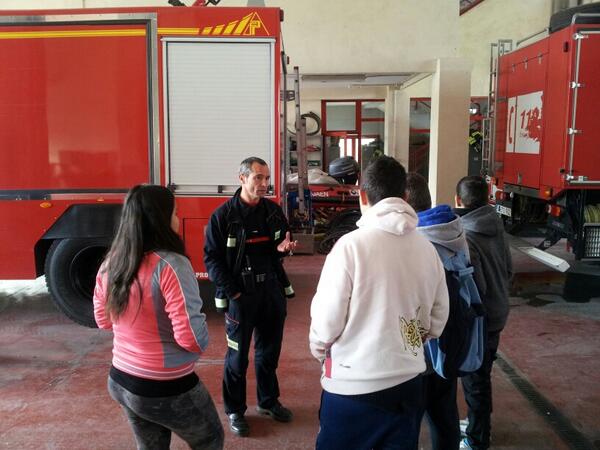 azzaiteroscoach's tweet photo. Azzaiteros NF han visitando esta semana el SPEIS Jaén para mejorar el proyecto sobre inundaciones @FLLJaen @FLLMurcia http://t.co/zrjTIuVojN