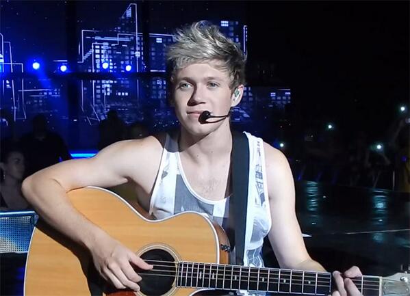 booydirectione's tweet image. Quiero aprender a tocar la guitarra:)