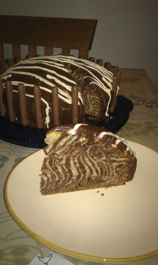 imicross1's tweet photo. Mums random zebra cake http://t.co/C7xW4xkmhc