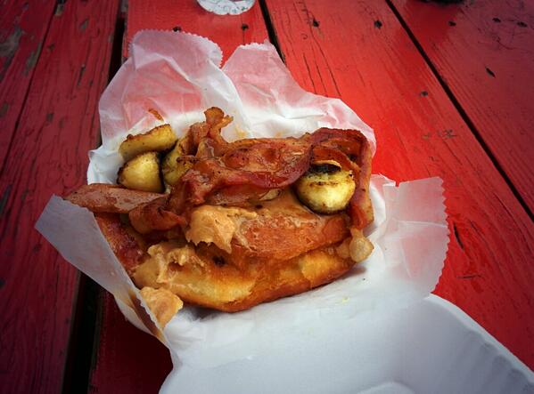 persibro's tweet image. Fat Elvis at Gourdough's donut truck #AustinWeekend