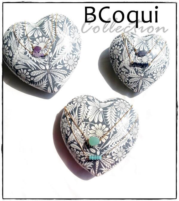 Ya se acerca San Valentin... Nos han encatado estos corazones con motivos tradicionales mexicanos y nuestros collares