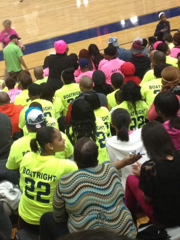 JoshLitkenhus's tweet photo. The Boatright family definitely came to the right game. http://t.co/MqCokUB4f8