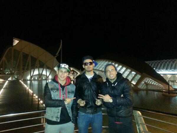 Con <a href="/kolombiatronik/">Los Kolombiatronikos</a> ya preparados