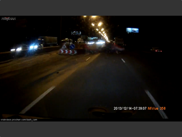 booomshock's tweet photo. BOOOM!!!: Conductor temerario pulveriza su coche http://t.co/rHsKc2sY7N http://t.co/qWhJbAxeyH