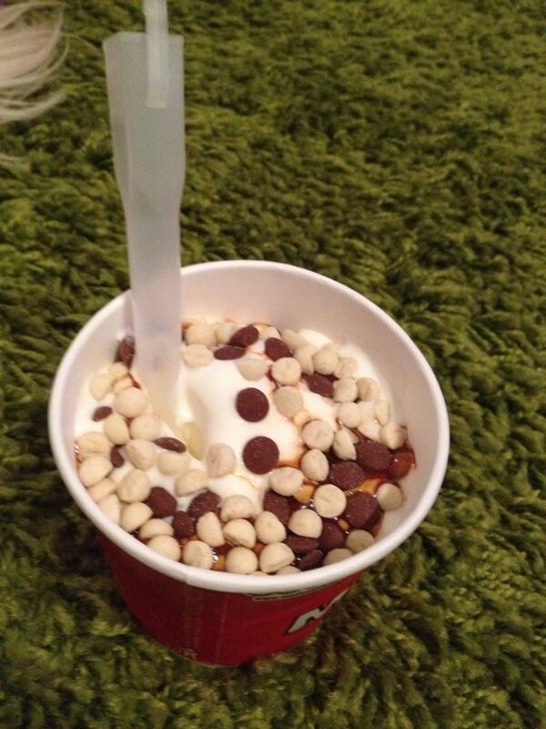 samhodgy97's tweet photo. Mmmm best mcflurry ever #unreal http://t.co/qe0DgMM6vG