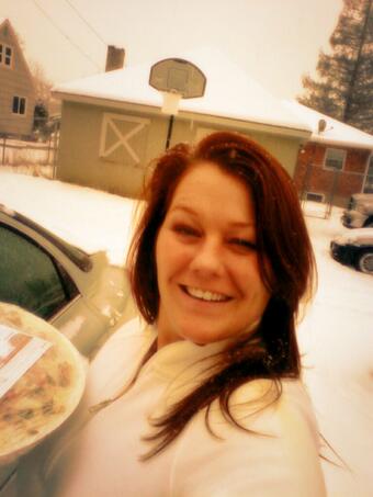 Snowed in all alone but at least i got pizza, yummy! ! http://t.co/zOeWZ1pIkI<a href="/tag/teammunkeybarz"class="tags"><span>#teammunkeybarz</span></a>