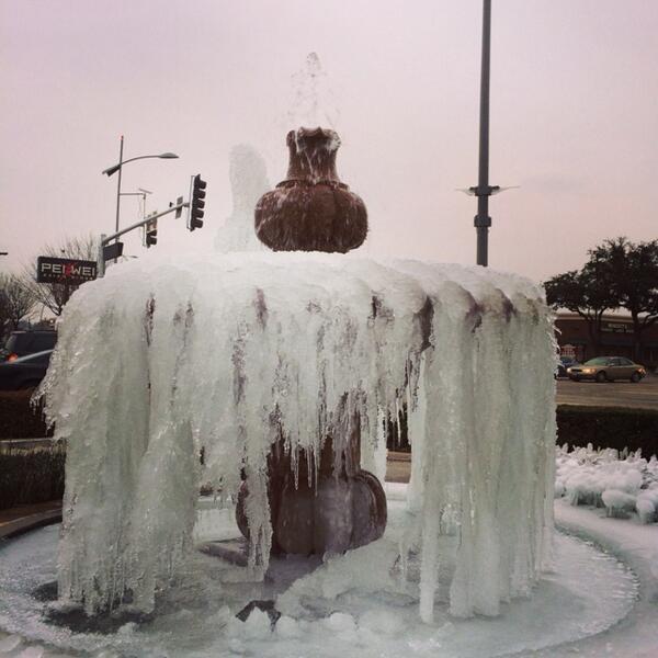 victoriasnee's tweet image. Someone forgot to turn the water off #polarvortex #overthecold #bringontheheat