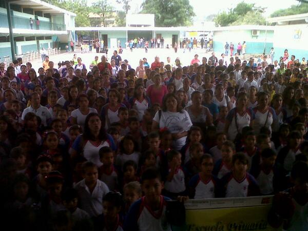 IDEALgisela's tweet photo. @twiteoElTocuyo articulando en unidad por la Vida y la Paz con diferentes instituciones educativas!@dcabellor http://t.co/BOk52LGb1G