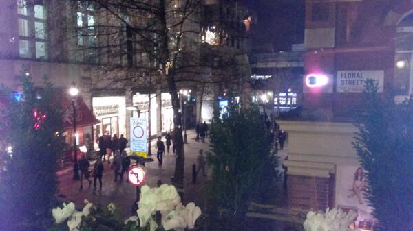 PerezRuty's tweet photo. Echaba de menos cenar mirando por esta ventana #lovecoventgarden http://t.co/AkwsV7rIZx