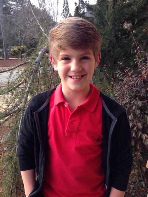 MattyBRapsJP's tweet photo. 【ツイート訳】
ハッピーフライデー！友達と会って遊ぶよ！君も金曜日の夜を楽しく過ごせることを祈ってるよ！(^^)🌙✨ http://t.co/fjoVqa7E1Y