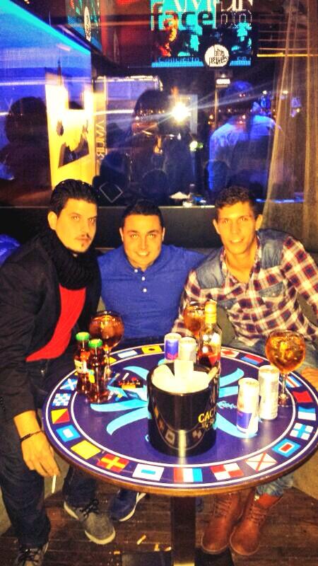 Empieza la noche. Siempre Hermanos.
@Josinio92 <a href="/angelkamb/">angel pintos crespo</a>