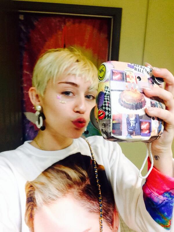 miley tweet picture
