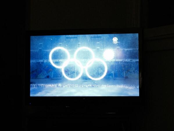 Benjamin_D's tweet image. Glad to have seen the #RingFail — also see why Russia switched to rehearsal footage. #WinterOlympics #Sochi2014