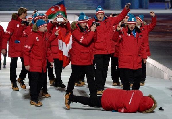 Ellie Hall tweet media