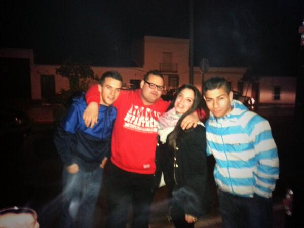 elenafc96's tweet photo. Buena nocheee @SergioRaulBenit @luismi180592 #antonio http://t.co/X14KewZw8A