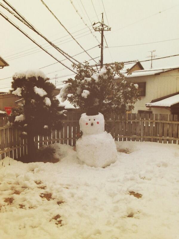 tnkuk's tweet photo. 雪。 http://t.co/y0t5Hgtxv4