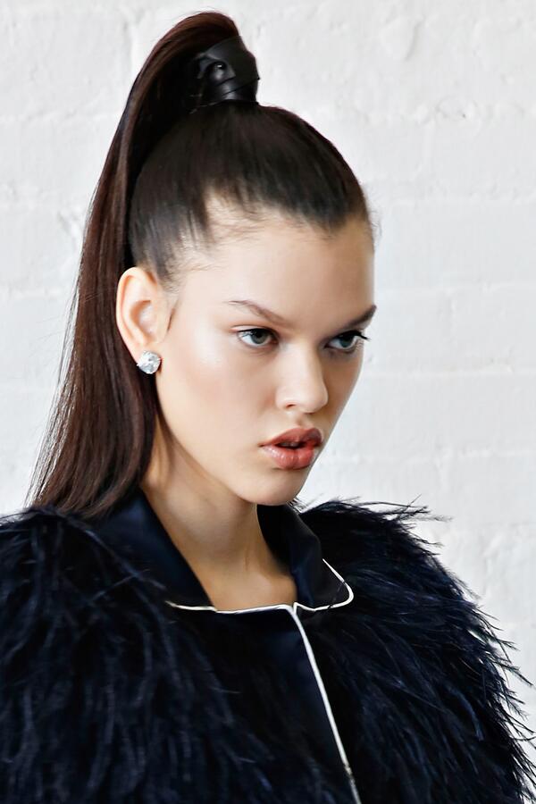 This is the best ponytail we've seen at #NYFW so far. <a href="/katespadeny/">kate spade new york</a> <a href="/garnierusa/">Garnier USA</a> <a href="/tommy_buckett/">Tommy Buckett</a> popsu.gr/33911963