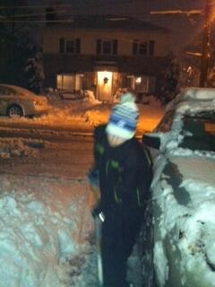 NewRoSnowAngels's tweet photo. #NewRoSnowAngel Mikey Maisano helping his neighbor Mrs. Chacko. http://t.co/YPIYHNBxto