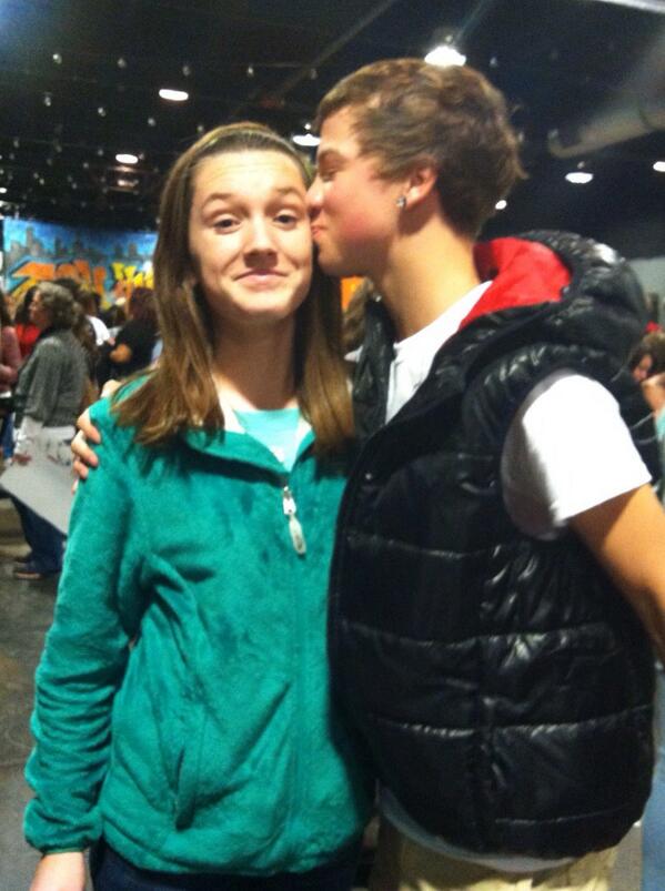 juliagoodenow's tweet image. at least I met 1/9??¿?? @taylorcaniff