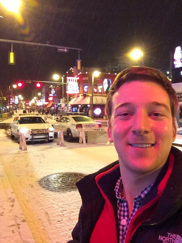 zmeyer90's tweet photo. It's snowing on Beale!!! http://t.co/V9Y04mL0Yd
