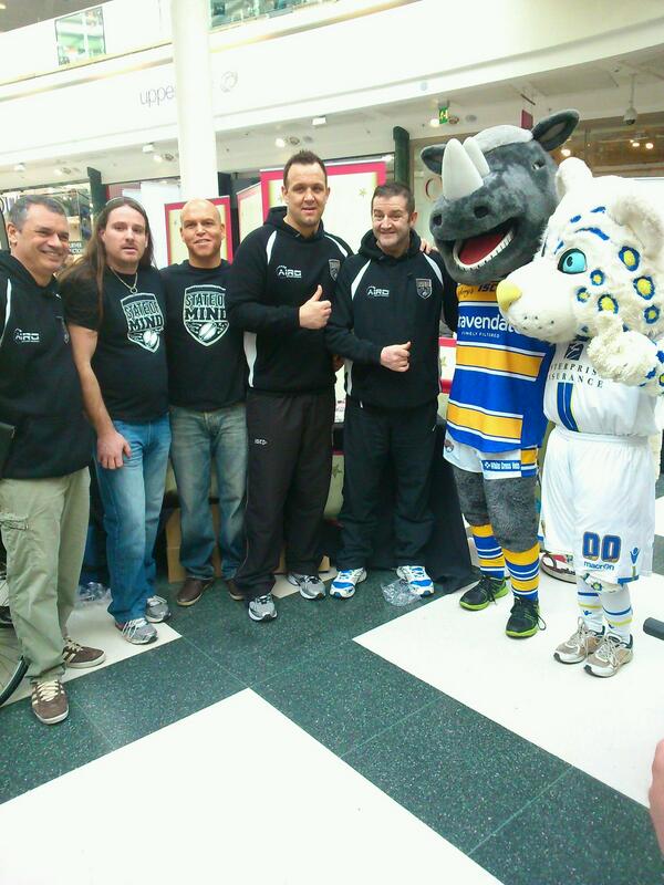 Leeds Mental Health (@leedsmh) on Twitter photo Leeds mascots hang out with "state of mind" - encouraging men to talk about mental health <a href="/TimetoChange/">Time to Change</a> #WhiteRose Leeds mascots hang out with "state of mind" - encouraging men to talk about mental health <a href="/TimetoChange/">Time to Change</a> #WhiteRose