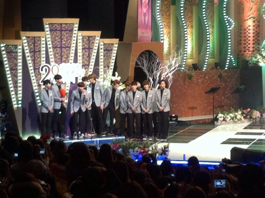 Bf87q_0CQAEX5l4.jpg:large