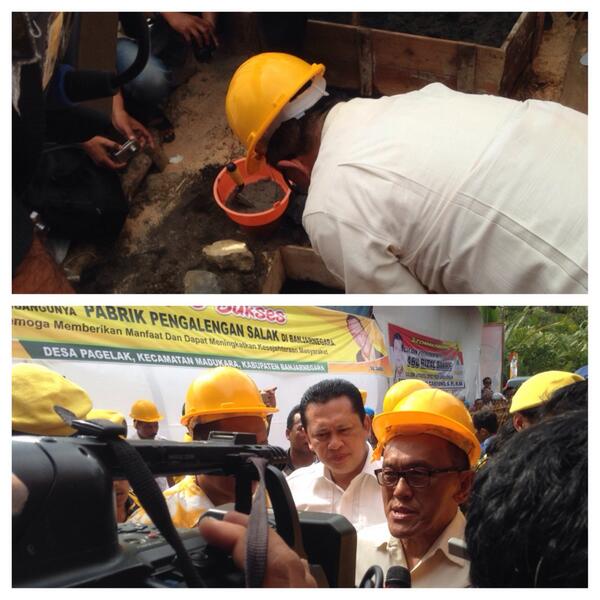 aburizalbakrie's tweet photo. Meletakkan batu pertama pabrik pengolahan/pengalengan salak milik @bambangsoesatyo di Desa Pagelak, Banjarnegara http://t.co/pvXz2sSw0R