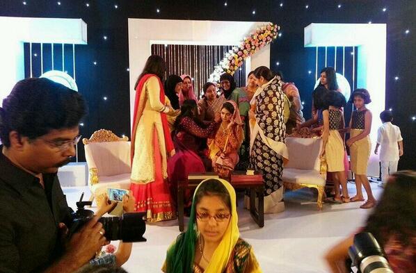 KollywoodStarz's tweet photo. @twitfahadh - @iamNazriya
Engagement Pic-2 @Rameshlaus http://t.co/FgV2DevML6
