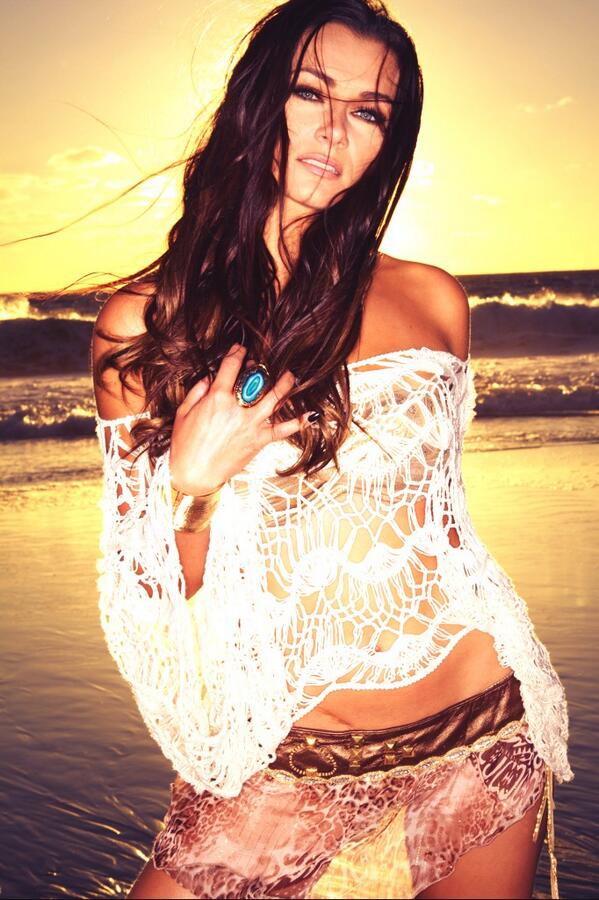 Zaneta199's tweet image. Vivaglam magazine shoot #LA #malibubeach #timeback &amp;lt;3