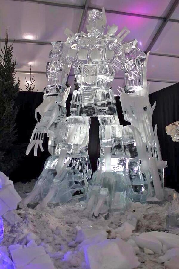 Sophs_204's tweet photo. @JKTaylor87 💕 I hope this cheers you up! #Transformers http://t.co/3kg0ajLn68