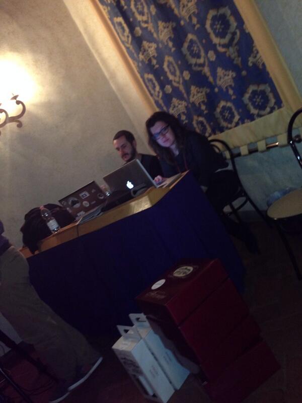 BarPa9's tweet image. #logotel2014 la giuria al lavoro! #artimino #ThinkinTime