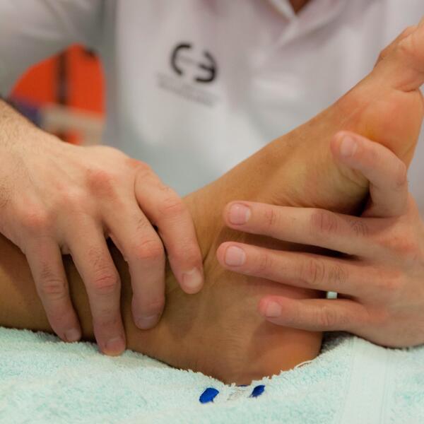 Ecografia,EPI,indiba,yoyós,láser,...
Todo puede sumar,pero al final,las manos lo son todo.
#fisioterapia