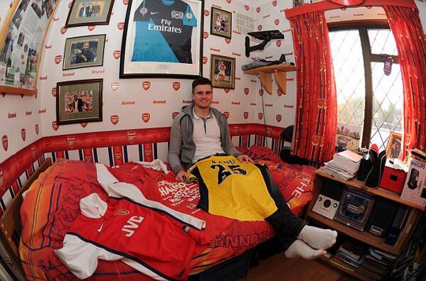 Footballtweet's tweet photo. Happy 22nd birthday to Carl Jenkinson. I think it's fair to say the defender loves Arsenal. #AFC http://t.co/ElKvDjdokR