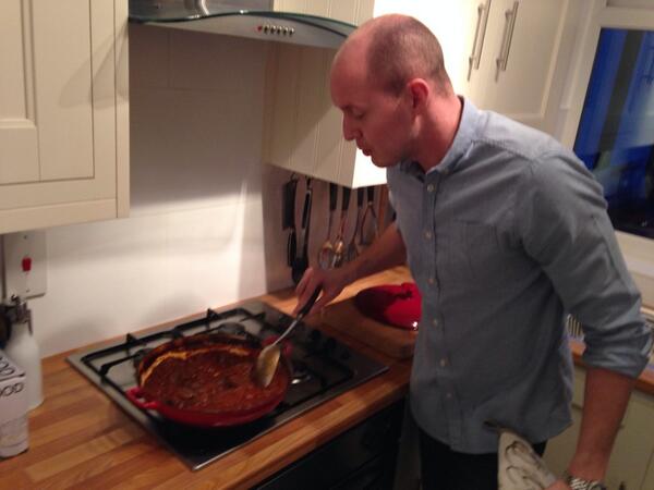 tom_ryder's tweet photo. @Michael_Wardy on the old beef again http://t.co/9wYMHJAuCJ