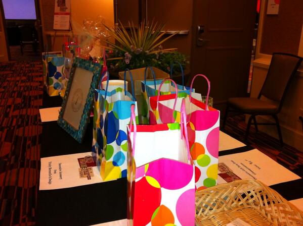 DecaturOldHouse's tweet image. Raffle table at the #decaturga Old House Fair! Great stuff!