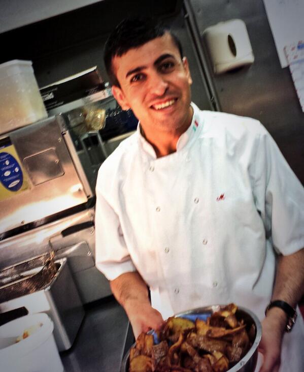 MartinosChef's tweet photo. Peppe on the pass. http://t.co/RPsGQwxT47
