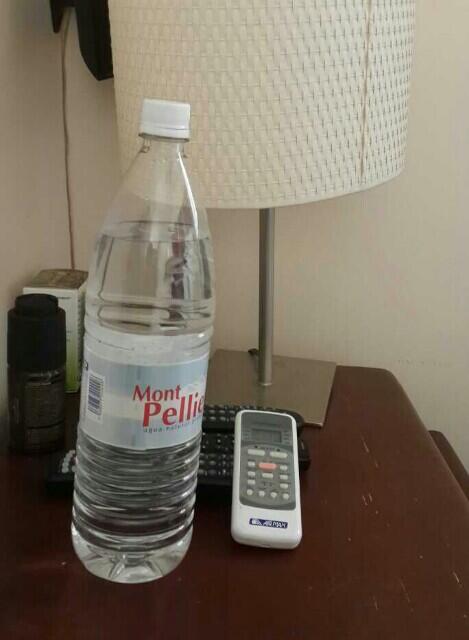 LisethRosario's tweet photo. Y te la estas tomando con mucho control “@bolivarvalera: A cuarta mi agua.... http://t.co/zigS4Cl6CE”