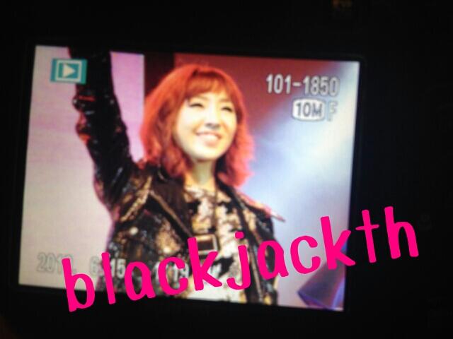 Bf9SwzrCEAAiarL.jpg:large