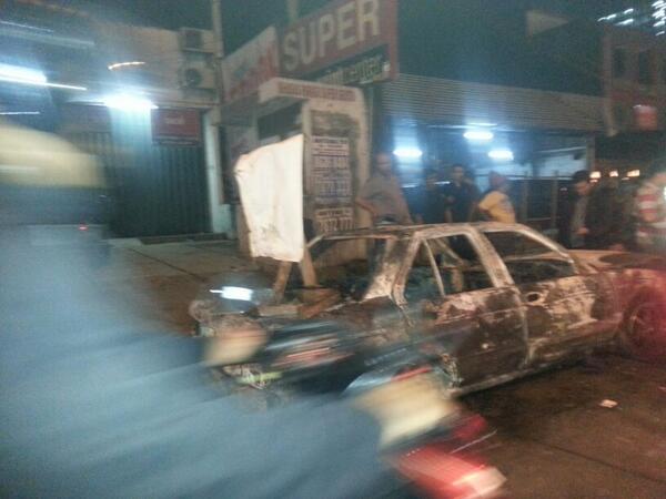 FARID???!!! >> "<a href="/TMCPoldaMetro/">TMC Polda Metro Jaya</a>: 21.29 Mobil yg terbakar di dpn apartemen Margonda residence sdh berhasil dipadamkan  "