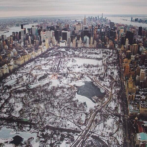 NaturPictures's tweet photo. Espectacular foto aérea de Central Park nevado. Nueva York. http://t.co/cdHENWQ0UH