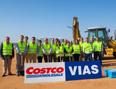 People who are making possible the new warehouse  - Personas que estan haciendo posible el nuevo almacén.