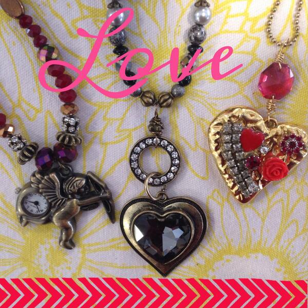 FunkyRelics's tweet image. It’s cold this morning. Maybe one of these necklaces will help warm the heart of your special someone! @FMOzarks