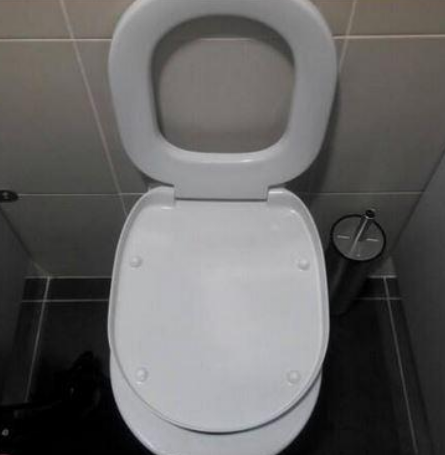 MonoMarc0's tweet photo. #sochi2014
tavoletta copri water montata al contrario!
non sanno neanche cosa siano http://t.co/pyz61lg6WJ